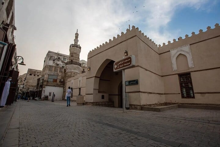 Full Day Private Tour: Adventure and Luxury in Charming Jeddah 7