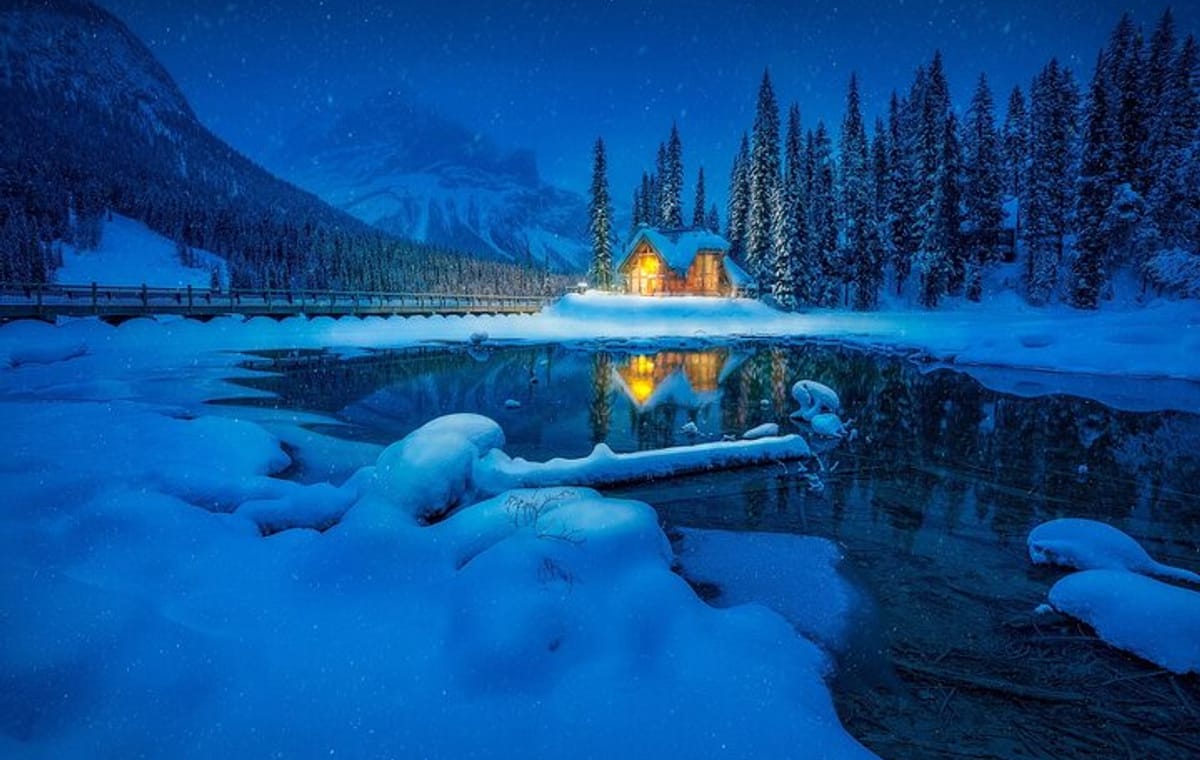 Winter Tour From Calgary Lake Louise Emerald Lake and Peyto Lake