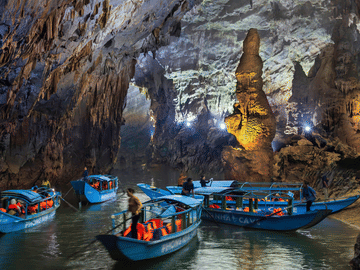 Paradise Cave and Mooc Spring Guided Tour from Dong Hoi