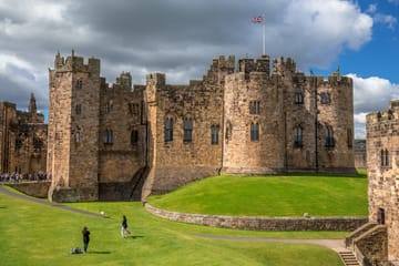 Alnwick Castle and Scottish Borders Day Trip from Edinburgh