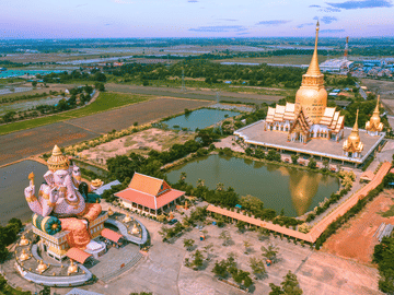 Guided Tour in Grand Palace & Emerald Buddha by MyProGuide