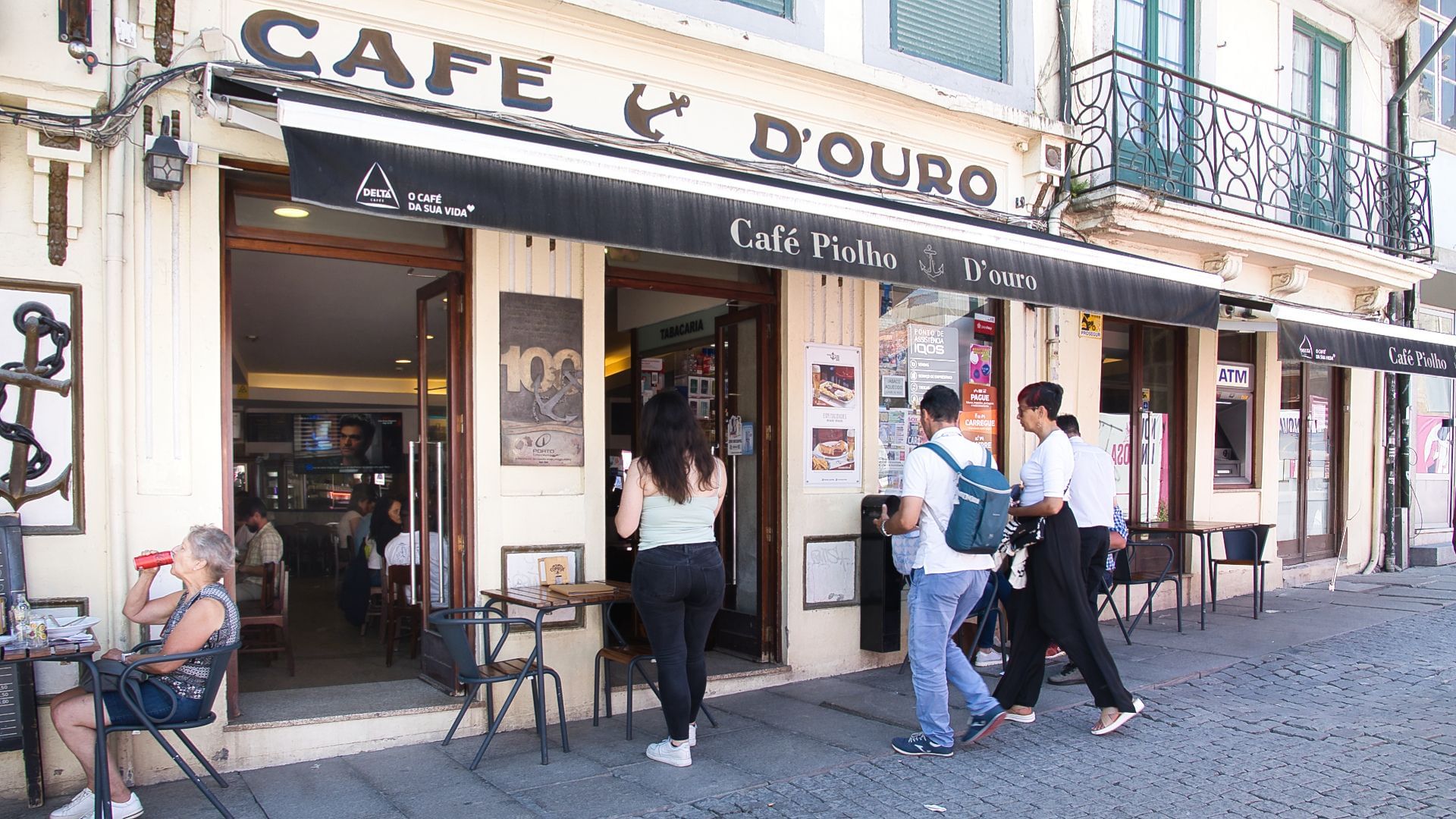 Café Piolho, a centenary café included in the Porto wine tasting tour