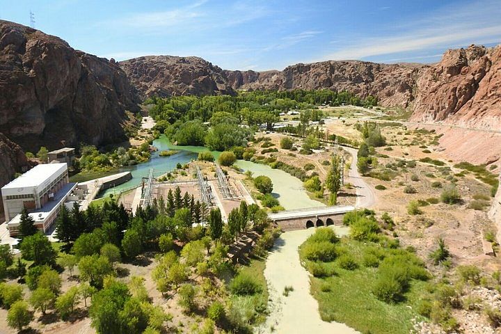 Tour to Florentino Ameghino Dam: Nature, Beauty, and Adventure in Patagonia