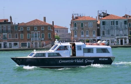 Motorboat Rental with Optional Aperitif in Venice