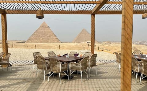 Great Pyramids Tour with Lunch in Giza, Cairo