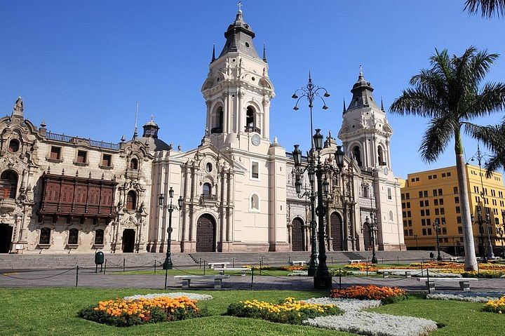 Small-Group City Tour in Lima: Historical Sites, Nature, and Light Show