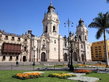 Small-Group Full Day City Tour with Lunch in Lima