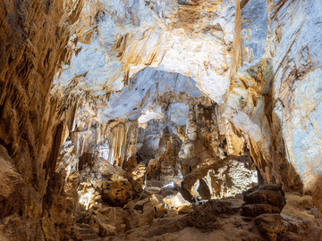 Paradise Cave and Mooc Spring Guided Tour from Dong Hoi