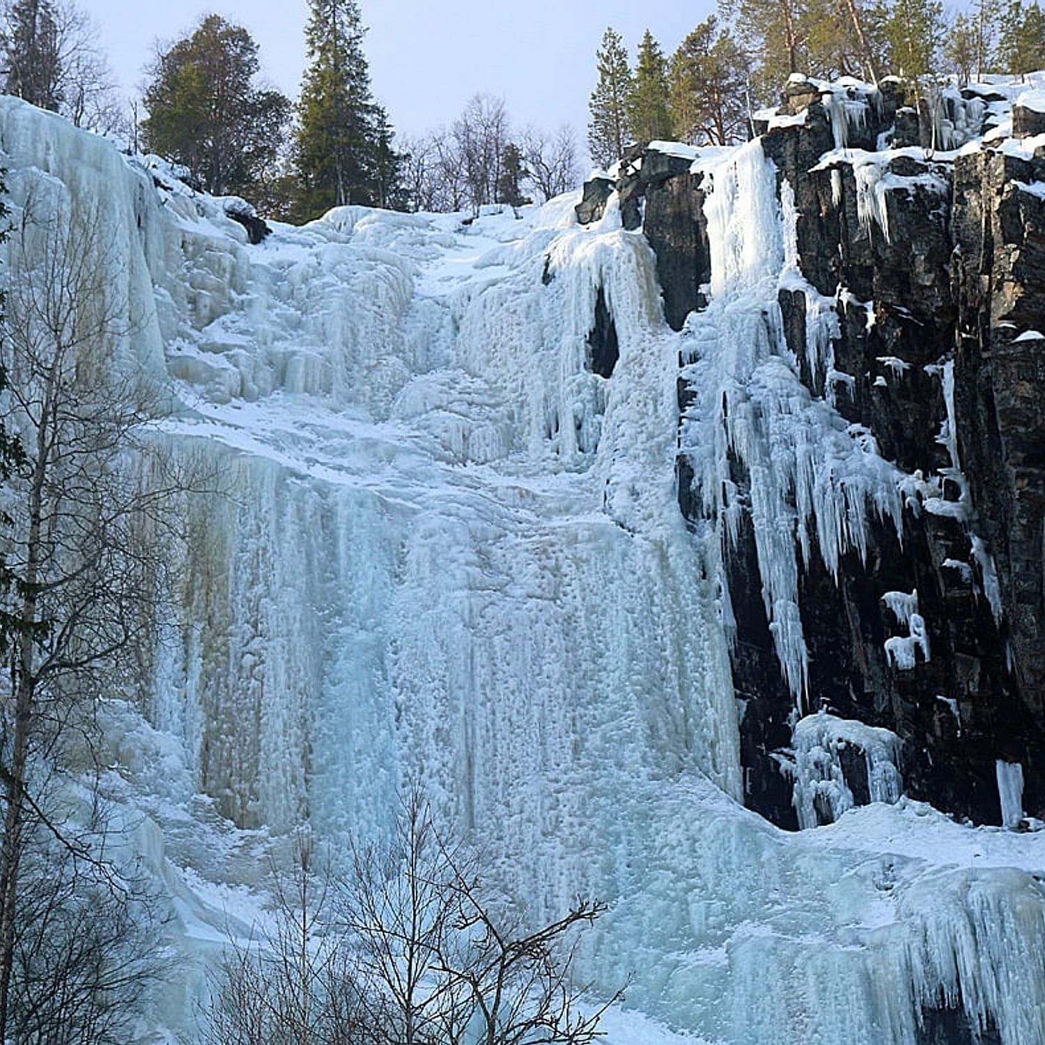 Korouoma Frozen Waterfalls Hike Tour & Barbeque - Small Group