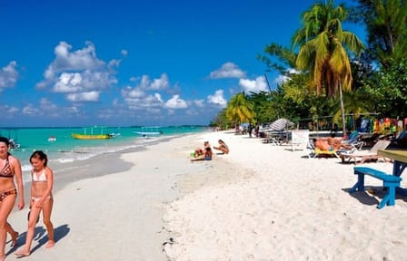 Private Day Trip to Negril's Seven Mile Beach and Rick's Cafe from Falmouth
