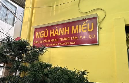 Private Saigon Backstreets Walking Tour Half Day