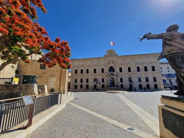 Private Cultural Walking Tour of Valletta's Historic Sites