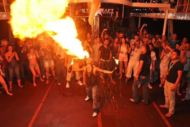 Alanya Starcraft Night Disco Yacht with Foam Party & Transfer 7