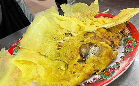 Ho Chi Minh City Vegan Food Tour by Motorbike