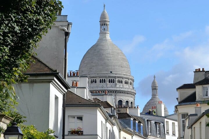 4 hours Paris private Montmartre Walking Tour and Seine River Cruise  10