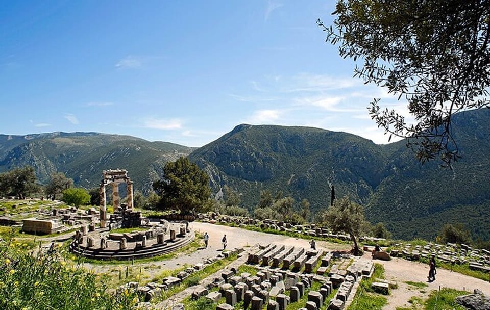 Private Cultural Day Trip to Delphi and Arachova from Athens