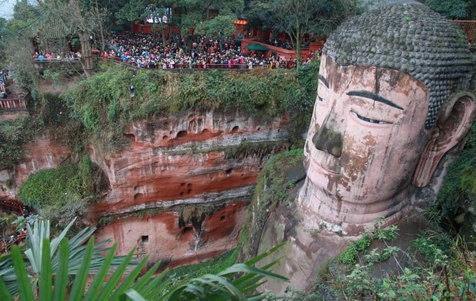 Leshan Giant Buddha and Huanglongxi Town Day Tour