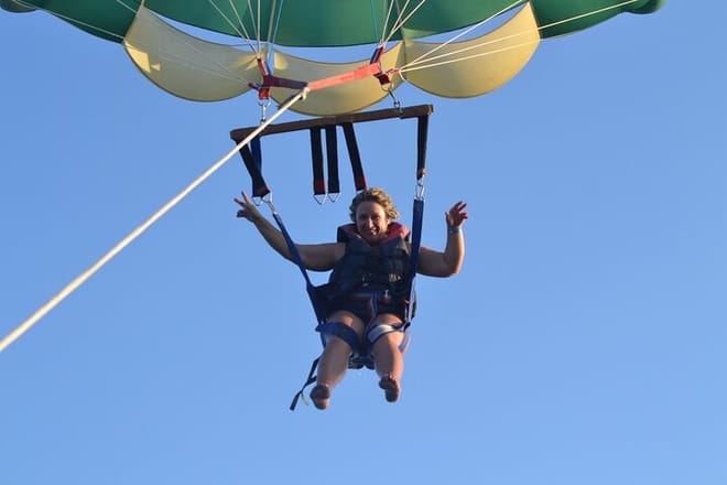 Parasailing Adventure Fly to Sky with Hotel Pickup - Hurghada