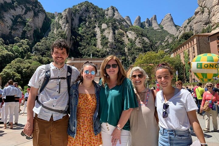 Private tour to Montserrat. The most complete tour, Cable car &amp; meal included