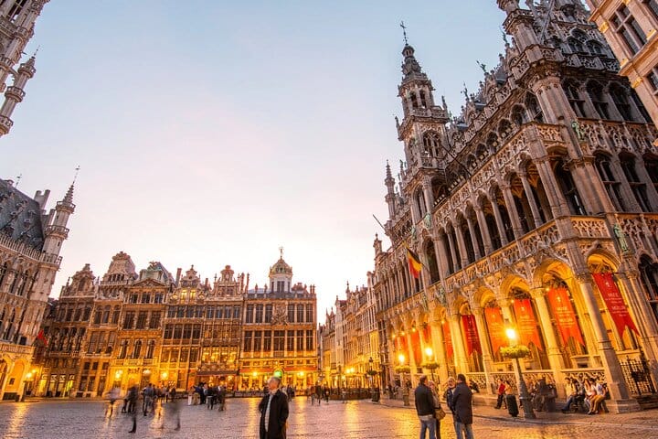 Full-Day Private Tour of Brussels with Eiffel Tower Photoshoot  3