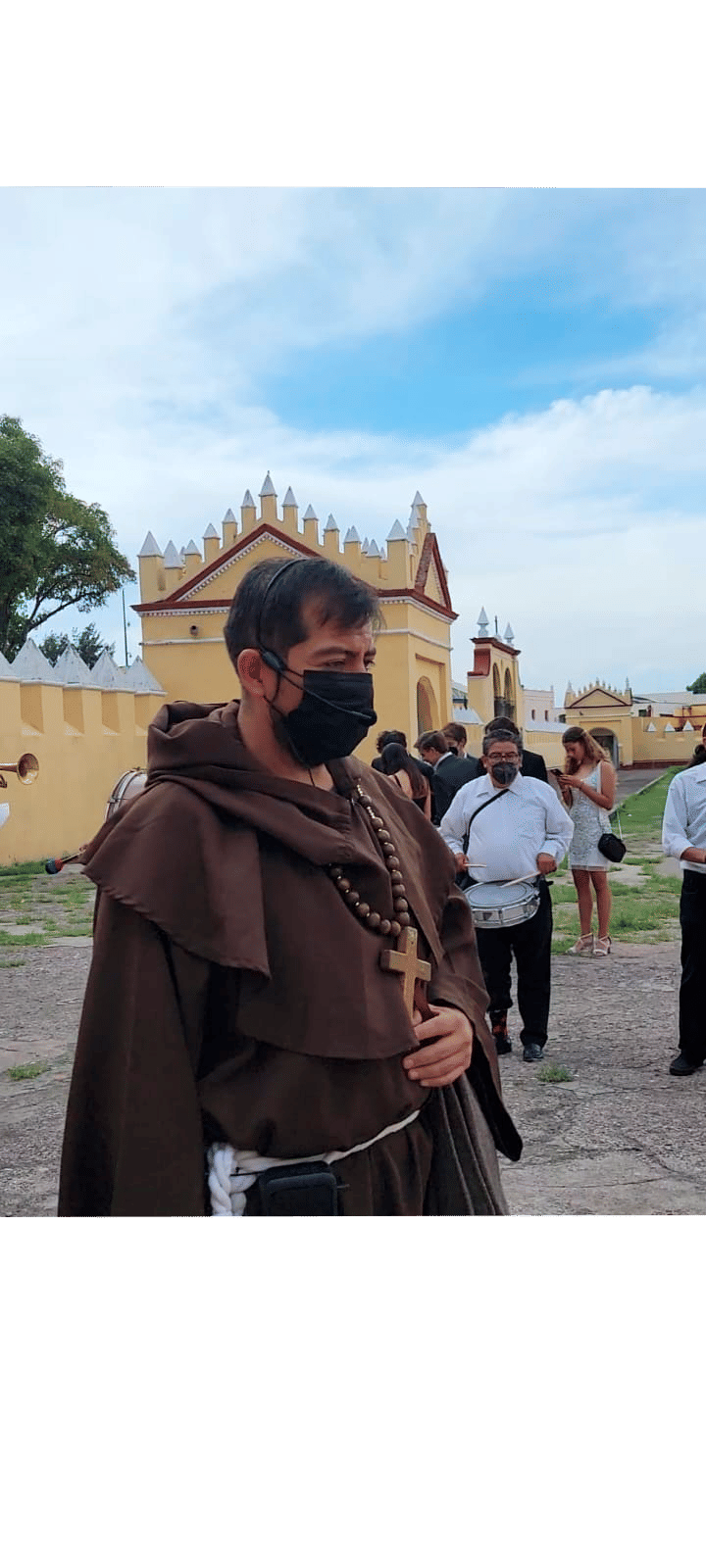 Nuestro guía personificado te hará reír con historias y leyendas de Cholula