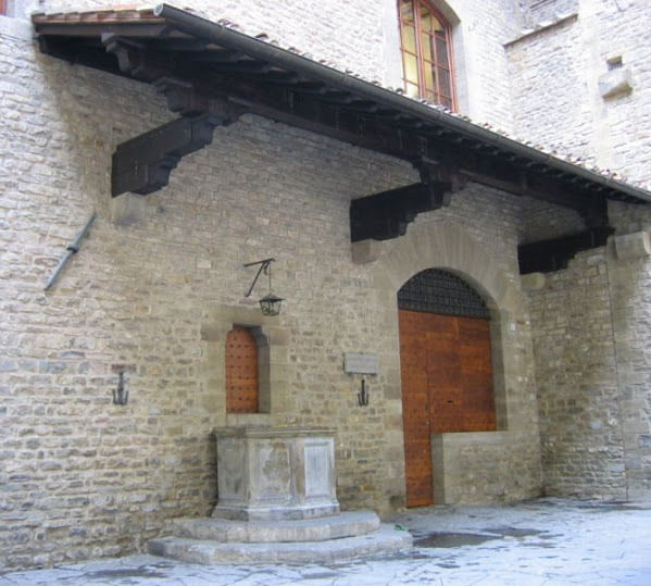 External view of Dante's house in the Florence city centre
