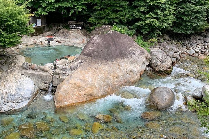 Shirakawago (UNESCO world heritage) / Onsen / Hiking Waterfall / 1day Tour