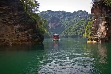 Baofeng Lake Boat Cruise and Yellow Dragon Cave Tour in Zhangjiajie