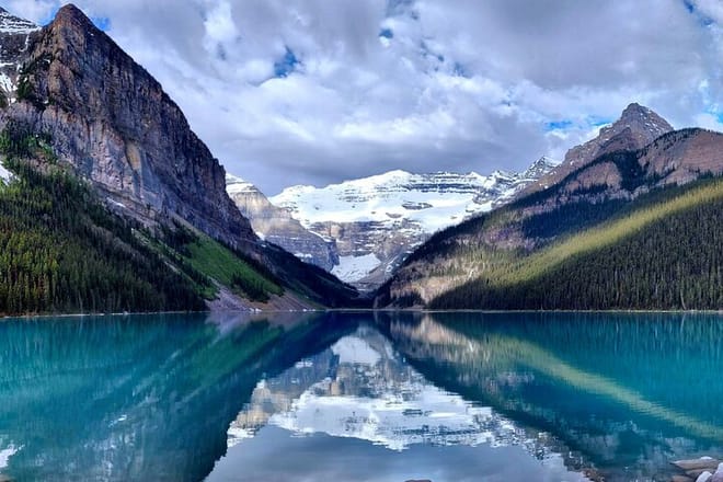 Sunrise Tour Moraine Lake Lake Louise from Calgary/Canmore/Banff photo 4