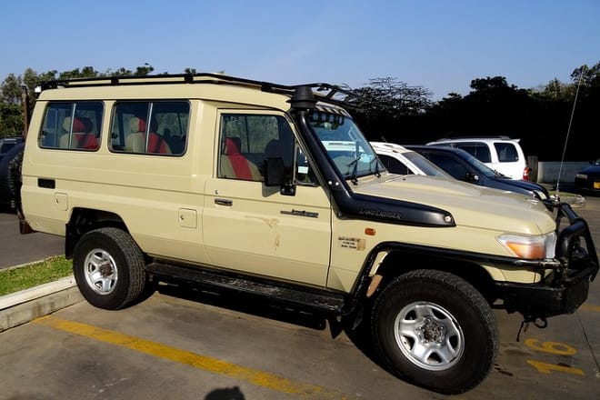 Arusha National Park Day Tour with Walking Safari & Canoeing  4