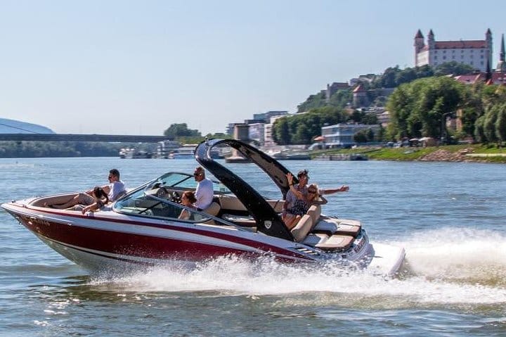 Bratislava by speedboat 1 Hour