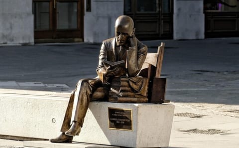 Private Historic Walking Tour in Trieste's Cultural Landmarks