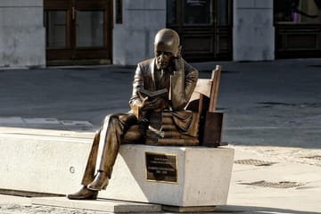 Private Historic Walking Tour in Trieste's Cultural Landmarks