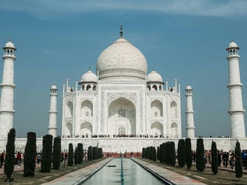 Beautiful front view of the Taj Mahal during the Agra Heritage City Tour