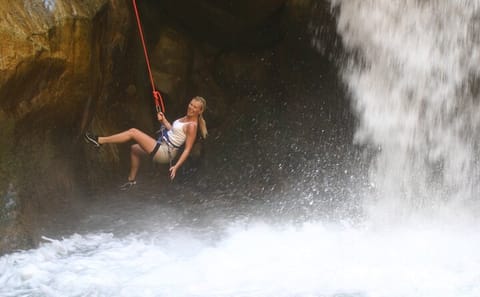 Private Overnight Climbing and Walking Tour in Wadi Mujib from Amman