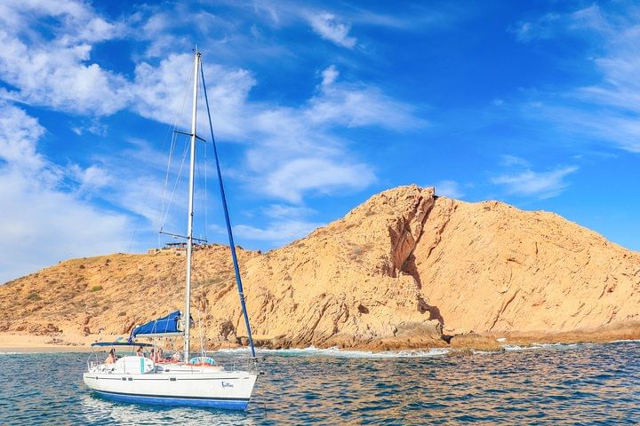Private Luxury Sailing Cruise in Los Cabos with Lunch and Open Bar