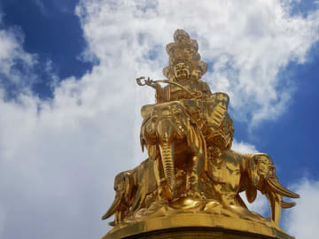 Mt Emei and temple stay experience 2 days tour