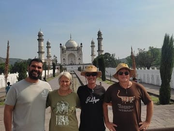 Mumbai to Aurangabad Tour: Ajanta & Ellora Caves Exploration