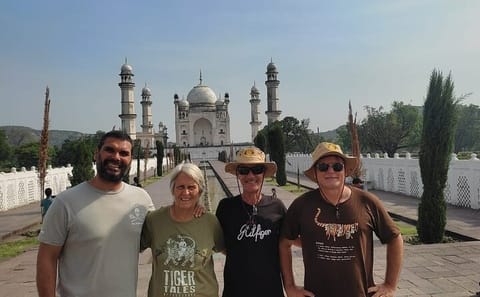 Mumbai to Aurangabad Tour: Ajanta & Ellora Caves Exploration