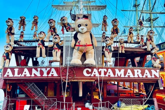 Alanya Catamaran Boat Tour with Lunch, Soft Drinks & Transfer
