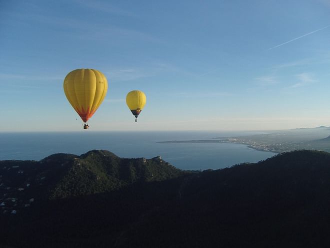 Vuela en globo al atardecer sobre Mallorca