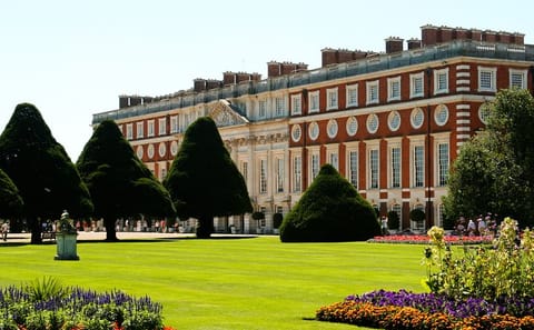 Private Tour of Hampton Court Palace and Garden Maze