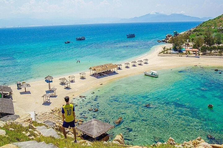 Nha Trang’s Salangane Islands: Snorkeling, Scenic Cruises & Seafood