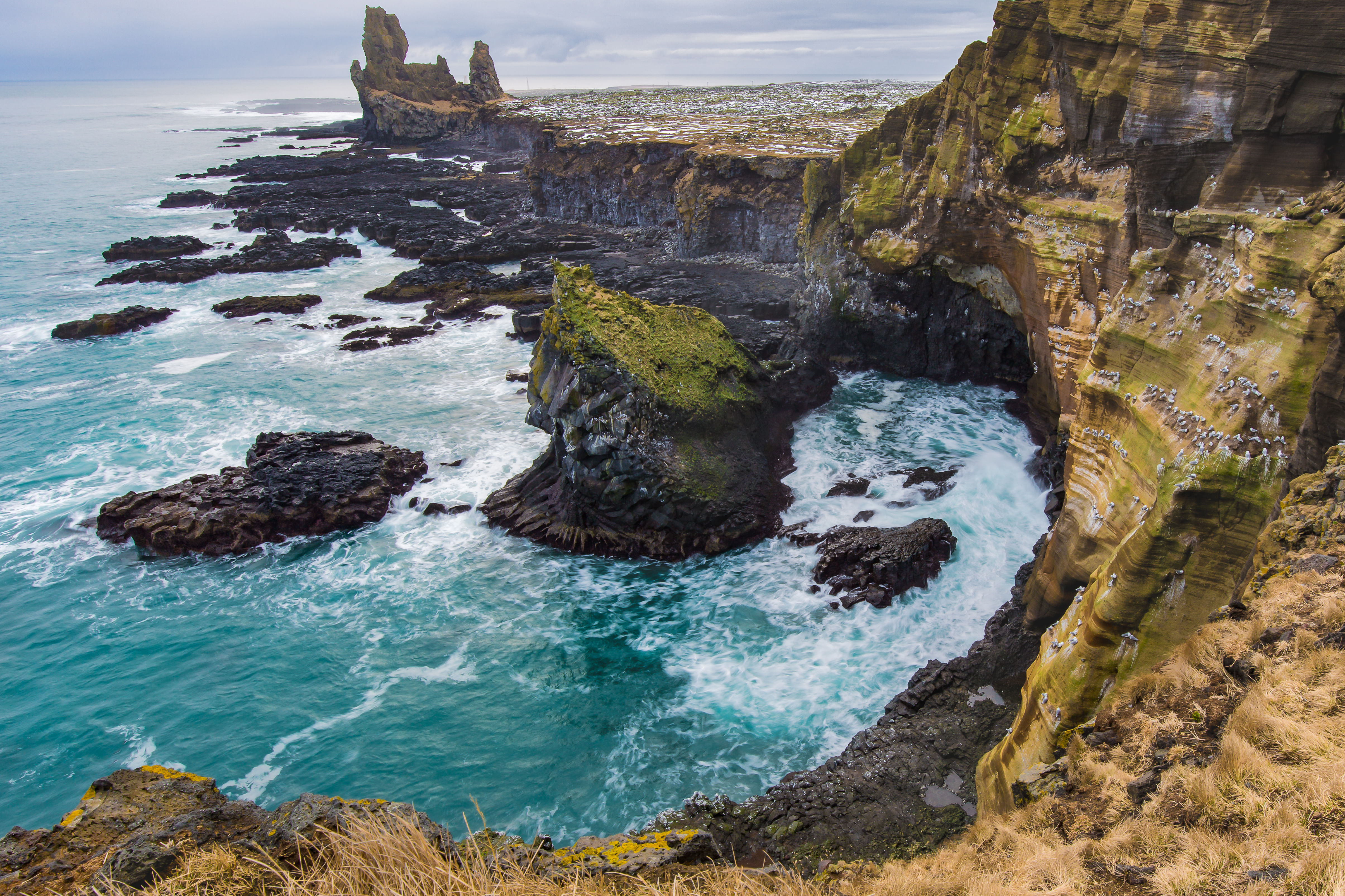 Seacliffs and Lóndrangar pinnacles at Snæfellsnes Peninsula