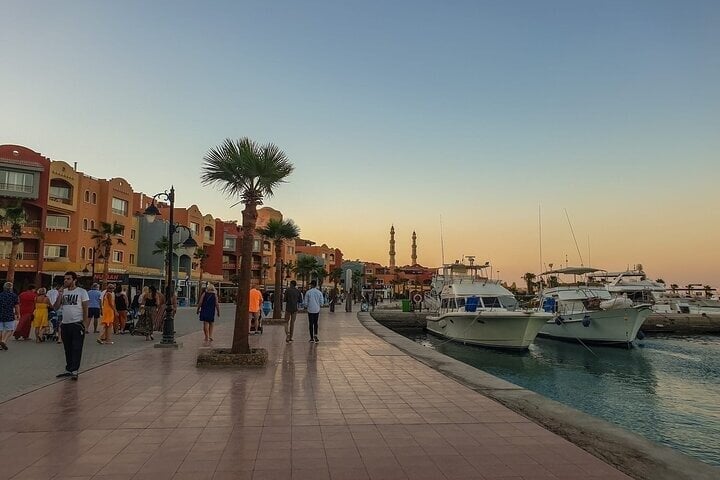 Hurghada : City Tour with Seafood Lunch, Big Mosque & Shopping 4