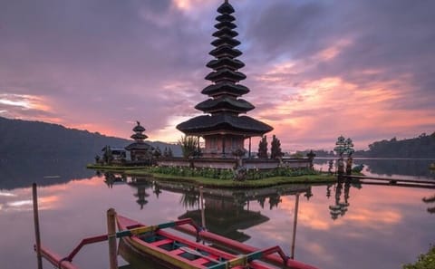 Tanah Lot Temple and Hidden Waterfall Tour in Bali
