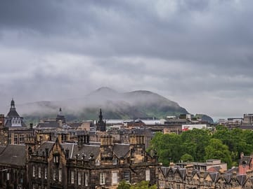 Walking Tour of Edinburgh's Historic Sites and Christmas Market