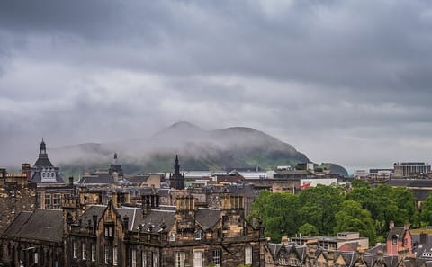 Walking Tour of Edinburgh's Historic Sites and Christmas Market
