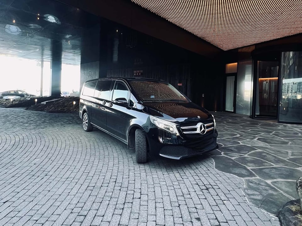Reykjavík Hotel → Keflavík Airport – Private Transfer (1–6 Passengers) — Ride Iceland