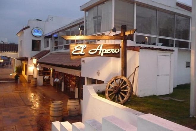 EL APrivate Night City Tour with San Cristobal Hill And Dinner ShowPERO